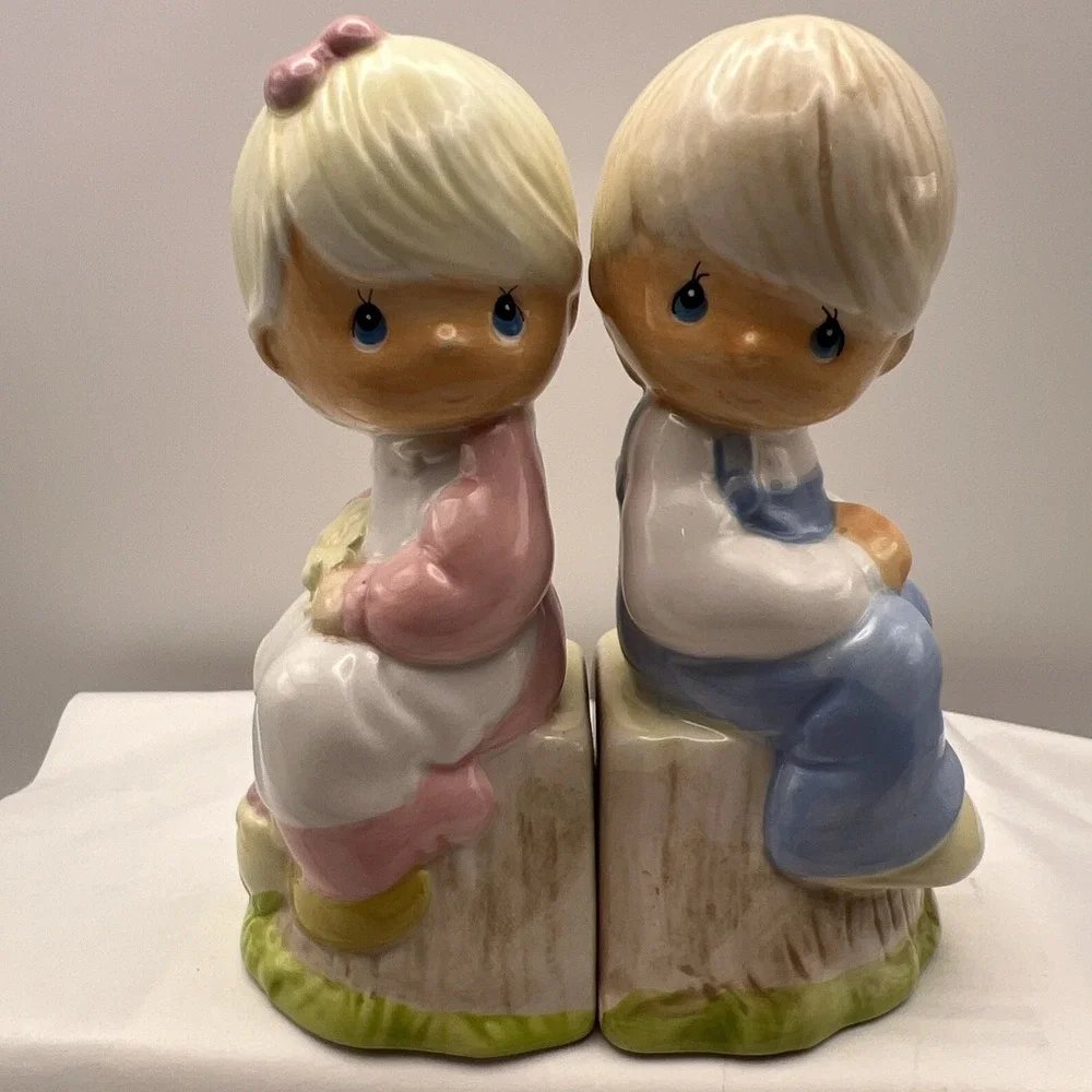 Precious Moments Boy & Girl ~ Love One Another Salt & Pepper Shakers